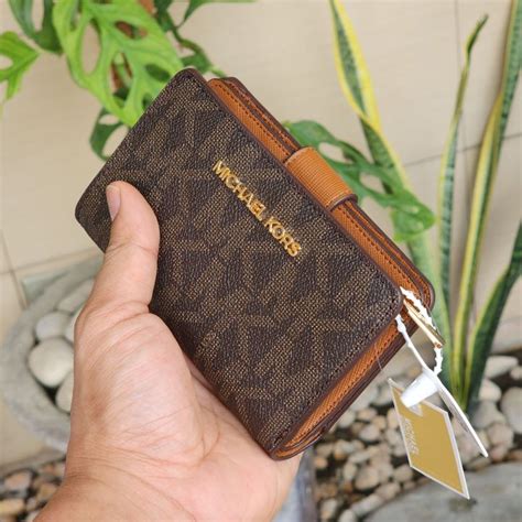 michael kors signature billfold wallet|Michael Kors bifold wallet.